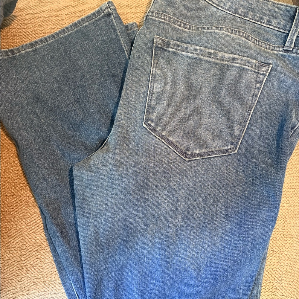 Old Navy Women's Straight Leg Jeans in Blue